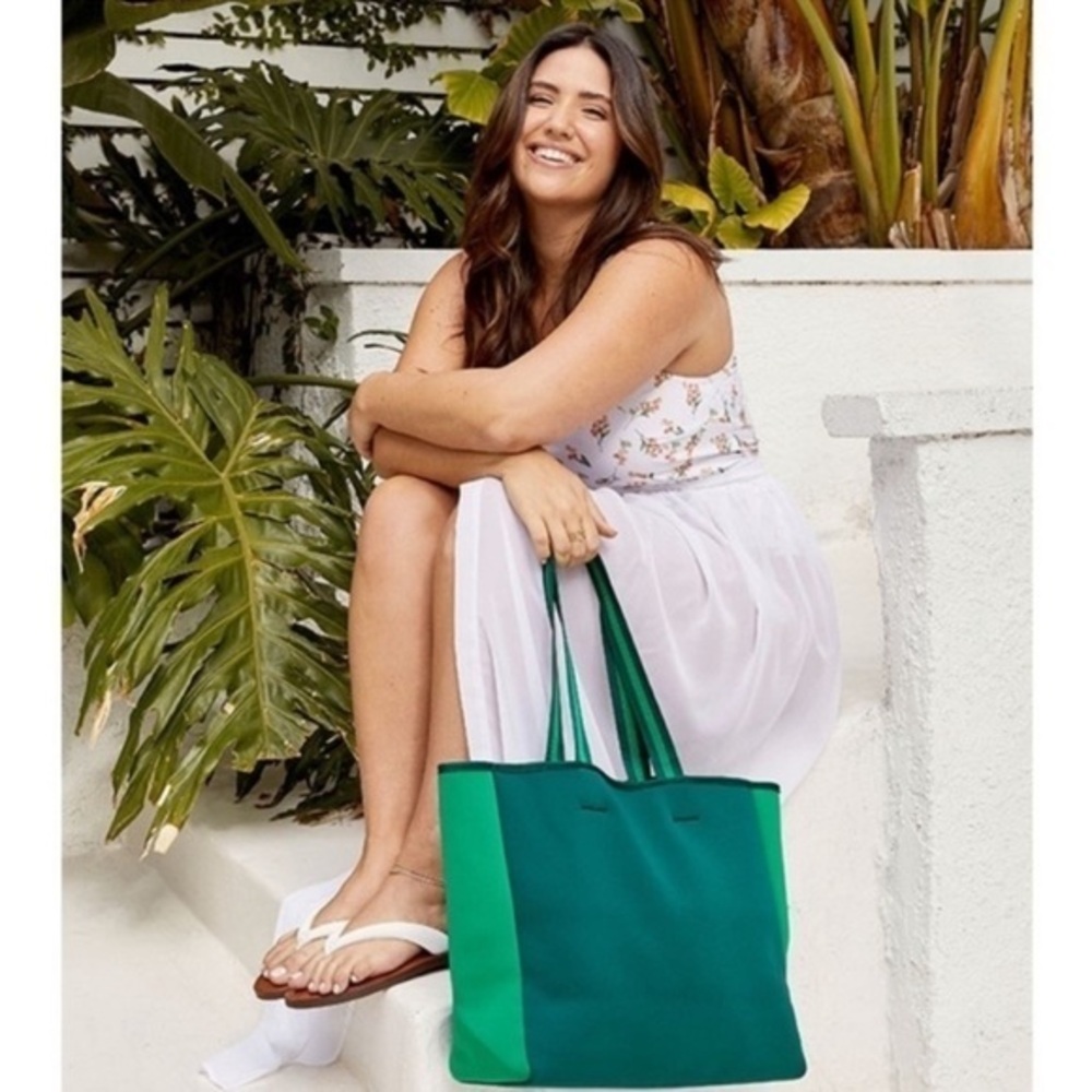 SummerSalt Neoprene Carry All Beach Tote in Seaglass and Seaweed